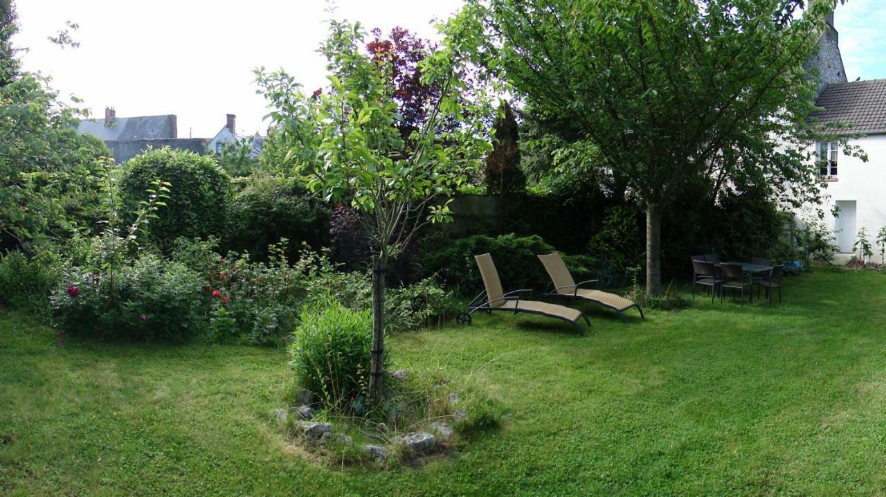 Le Clos Tilia Bed & Breakfast Clery-Saint-Andre Exterior photo